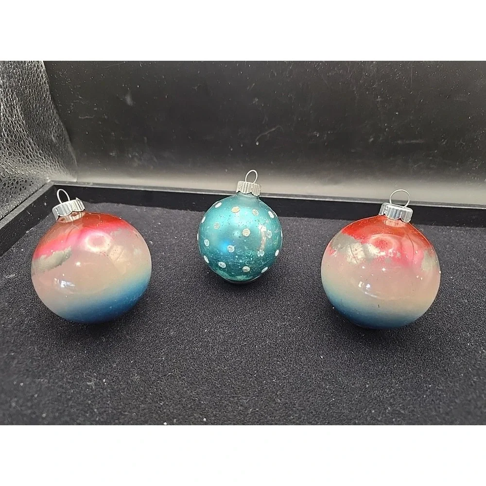 3 Vintage Shiny‎ Bright Ornaments 25P
